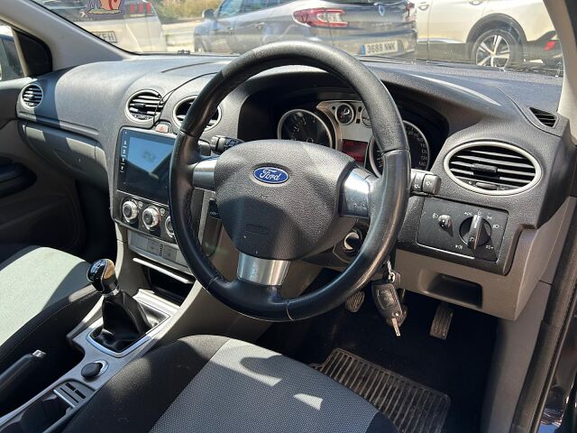 FORD FOCUS ZETEC 1.6 UK RHD IN SPAIN 132000 MILES LONG MOT SUPERB 2010